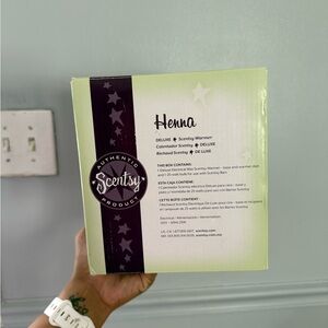 Scentsy Henna Deluxe Warmer in Light Green
